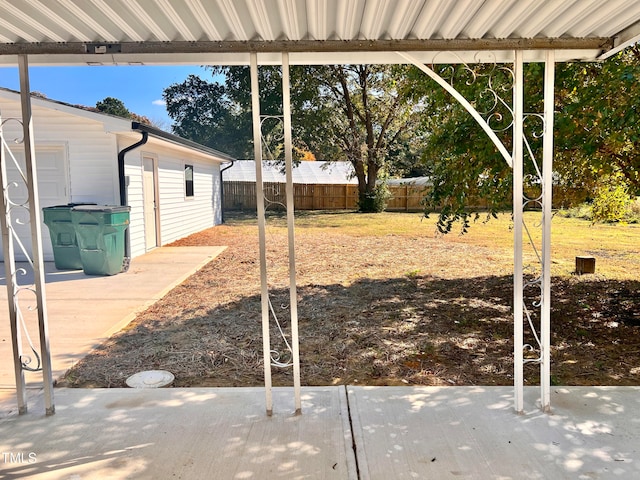 view of yard featuring a patio area