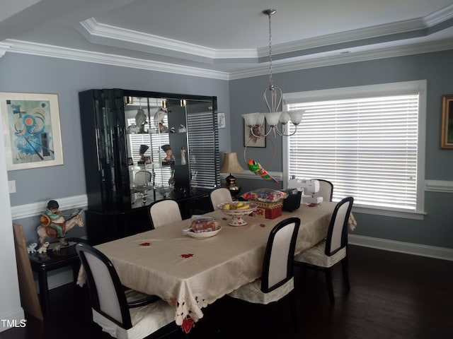 dining space featuring crown molding, an inviting chandelier, and hardwood / wood-style floors