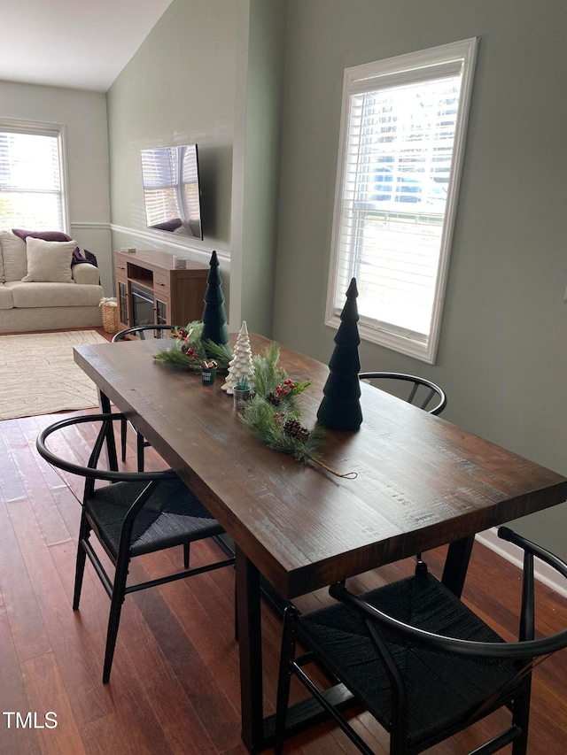 dining area featuring lofted ceiling, plenty of natural light, and light wood-type flooring