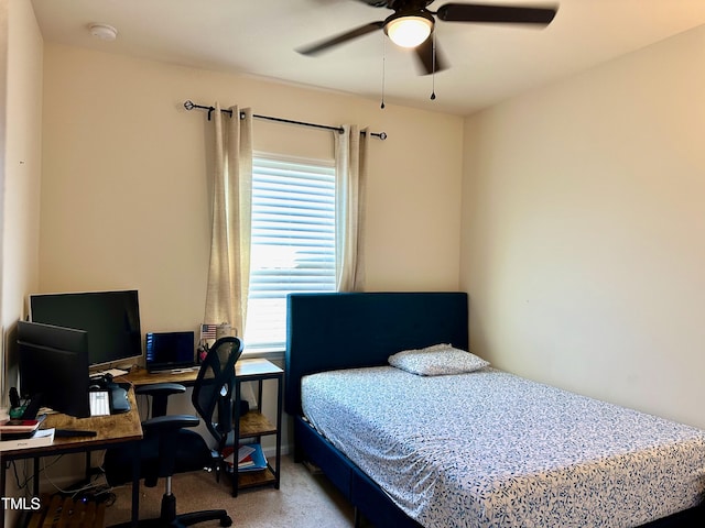 bedroom with ceiling fan