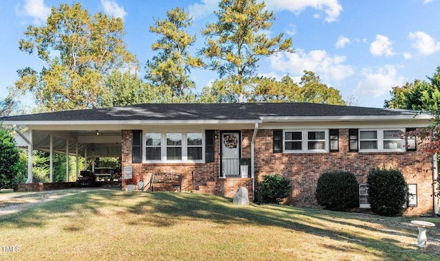 view of front of house with a carport and a front yard