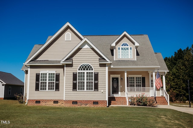 view of front of property featuring a front yard and a porch