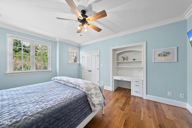 bedroom featuring ceiling fan, crown molding, and light hardwood / wood-style floors