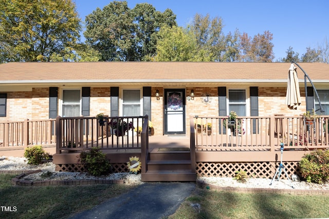 ranch-style house with a porch