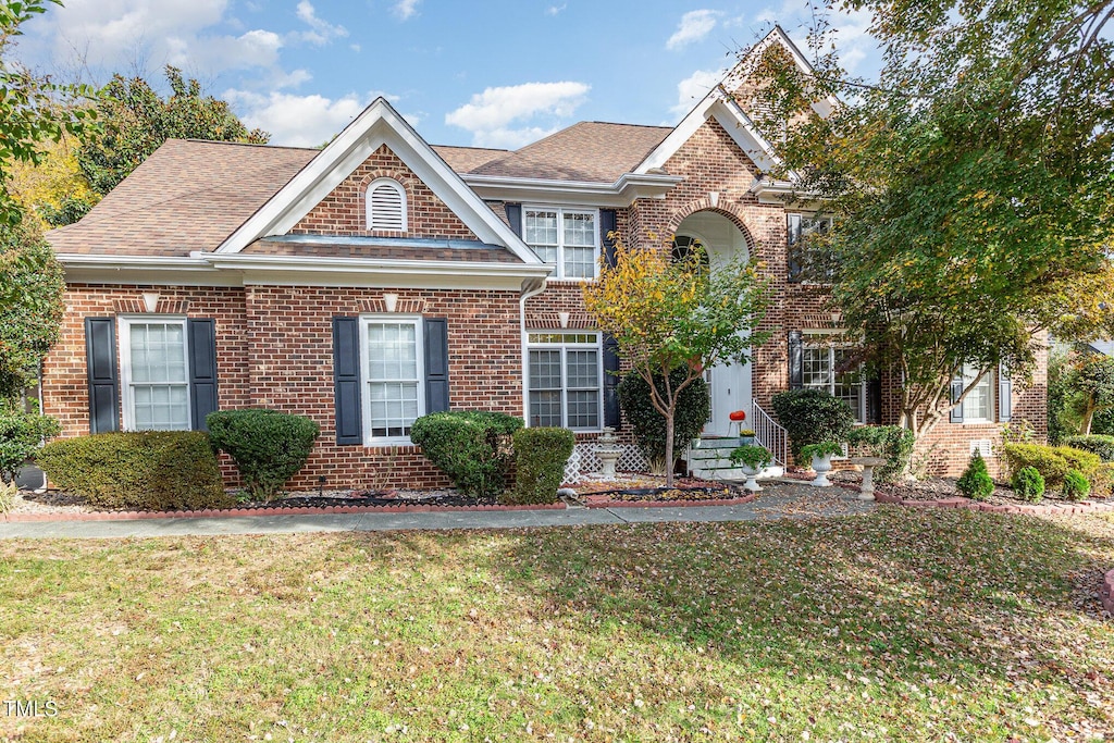 view of front of property with a front yard