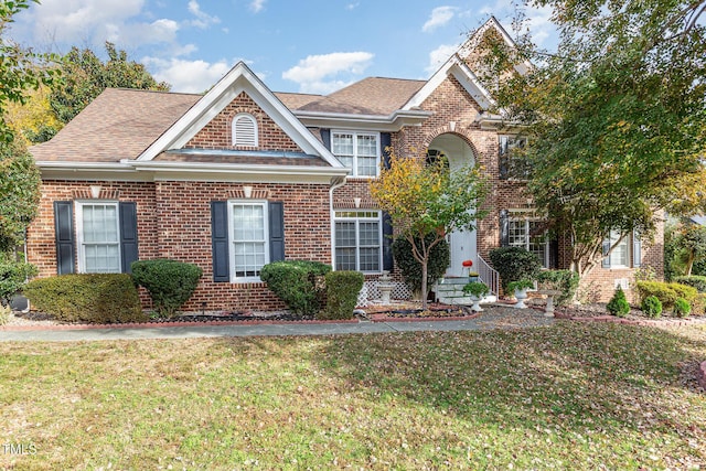 view of front of property with a front yard