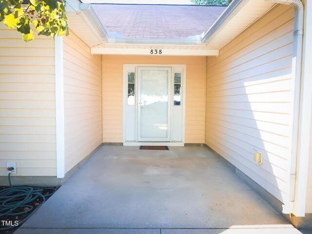 entrance to property with a patio