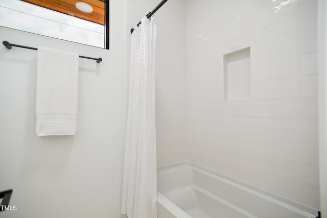 713 N State St, Raleigh, NC 27604 - full bath featuring shower / tub combo with curtain