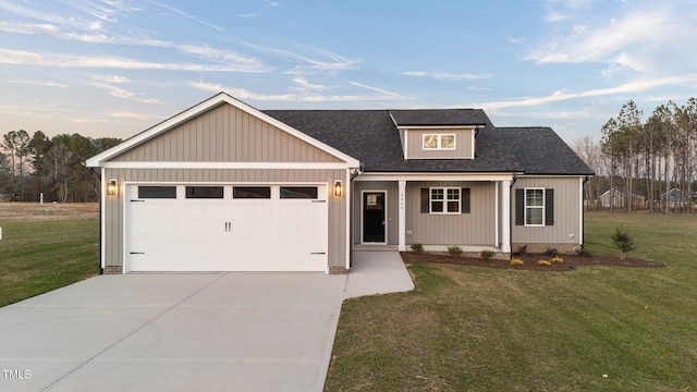 view of front of home featuring a garage and a front yard