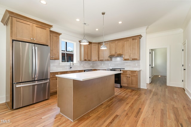 kitchen featuring stainless steel appliances, hanging light fixtures, light hardwood / wood-style flooring, crown molding, and a kitchen island