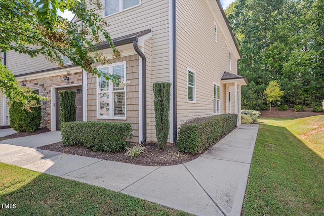 view of side of property featuring a yard