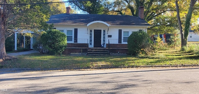 view of front of house featuring a front yard