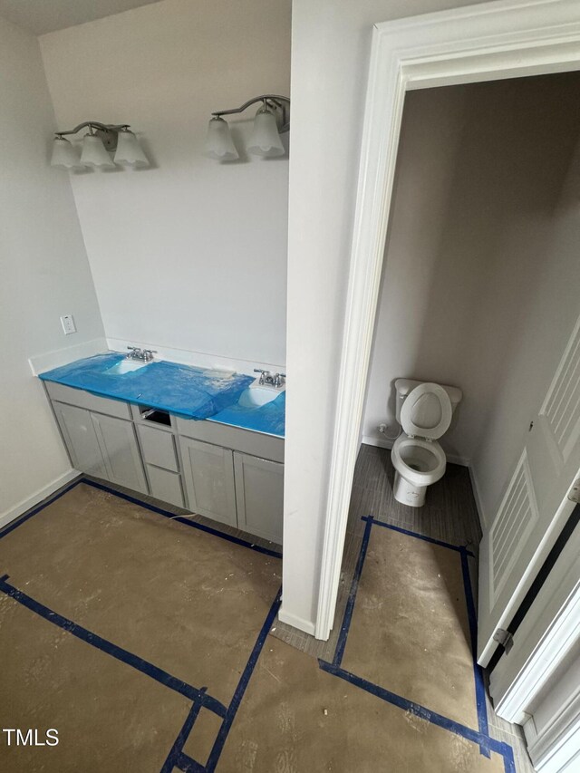 bathroom featuring sink and toilet