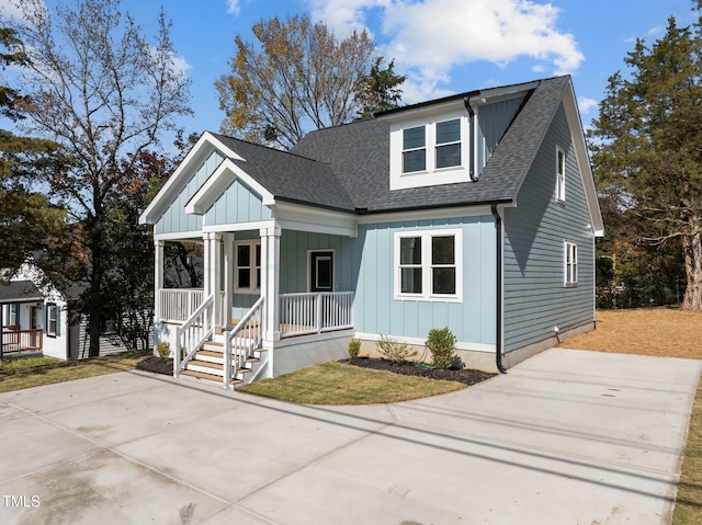 view of front of property featuring a porch