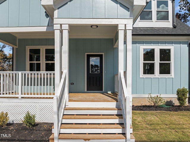 doorway to property with covered porch