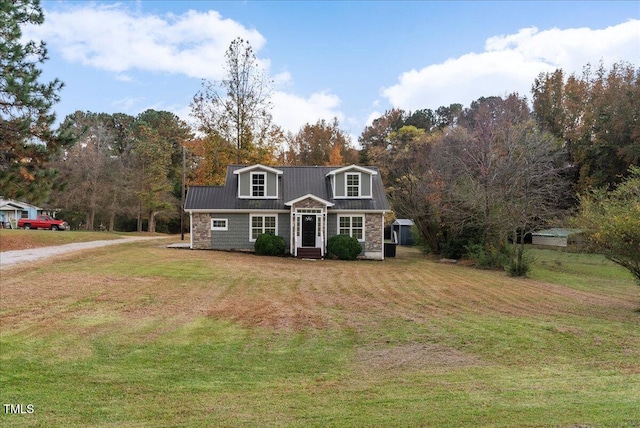 view of front of home featuring a front lawn