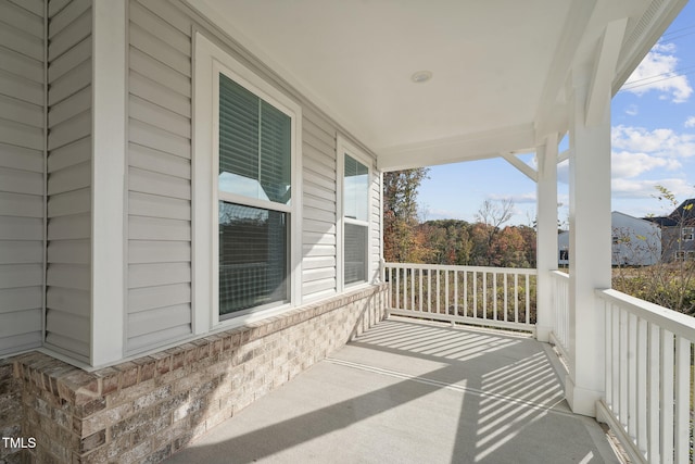 balcony featuring covered porch