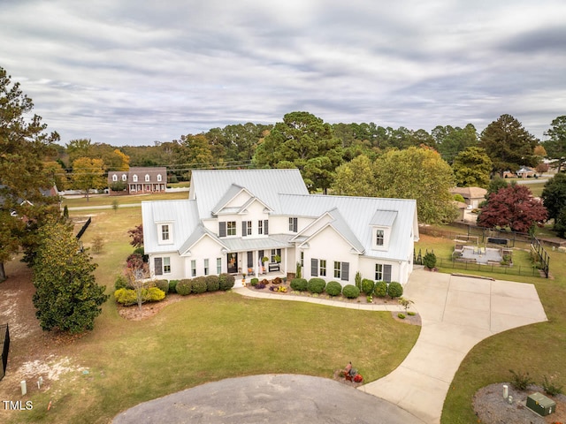 view of front of property with a front yard