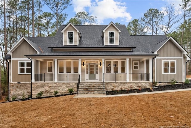 view of front of house featuring a front lawn and covered porch