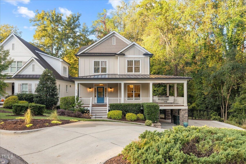 view of front of property featuring covered porch