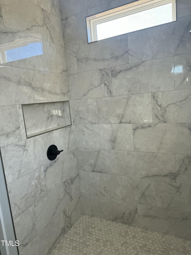 full bath with tiled shower