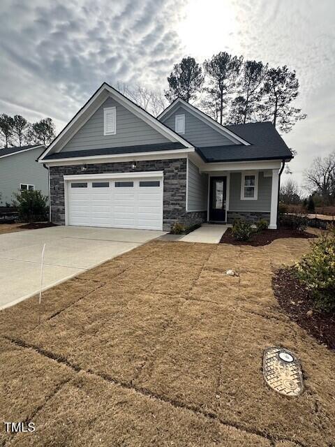 view of front of house featuring a garage and a front yard