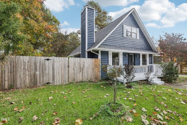 view of front of home with a front lawn