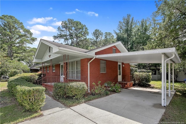 view of front of house with covered porch and a carport