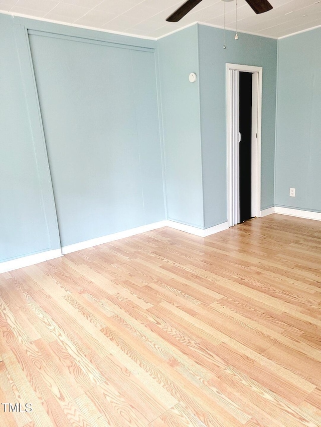 unfurnished room with light wood-type flooring and ceiling fan