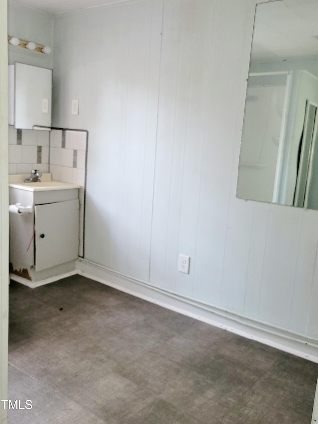 bathroom featuring vanity and decorative backsplash