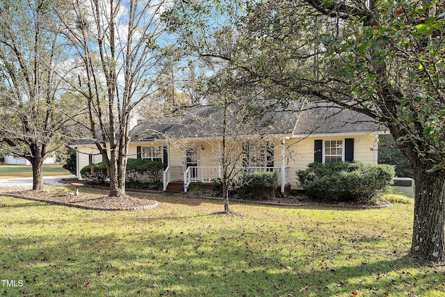 ranch-style house featuring a front yard