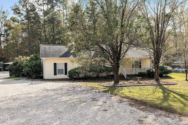 view of front of house with a front lawn