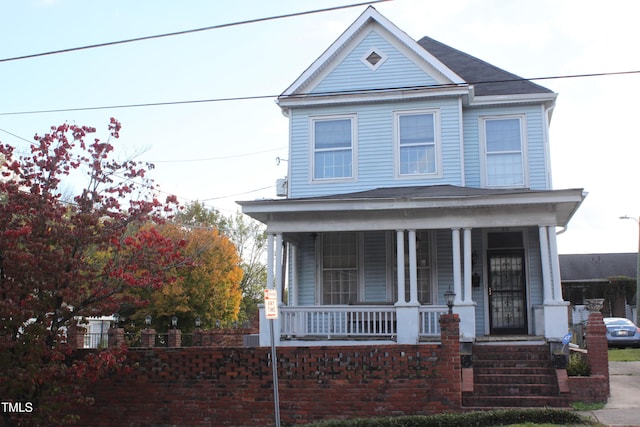 view of front of property featuring a porch