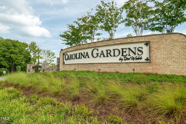 view of community / neighborhood sign