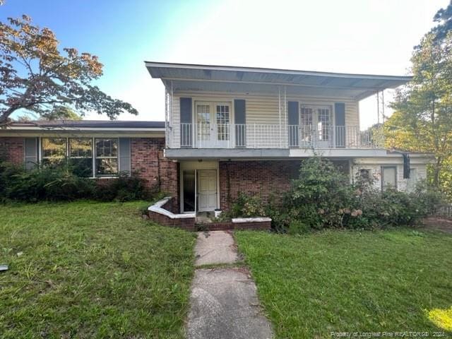 view of front of house with a porch and a front lawn