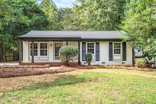 single story home with a front lawn