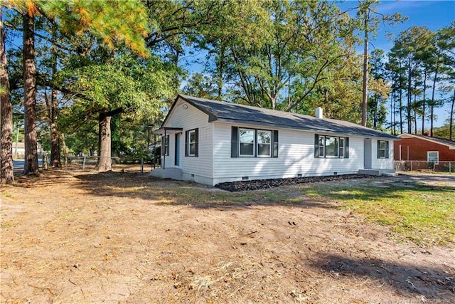 exterior space featuring a front yard