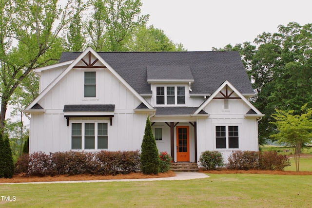 modern inspired farmhouse featuring a front yard