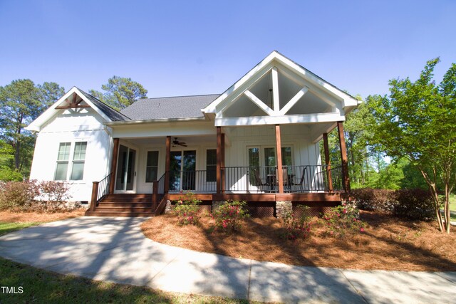 view of front of home featuring covered porch and ceiling fan