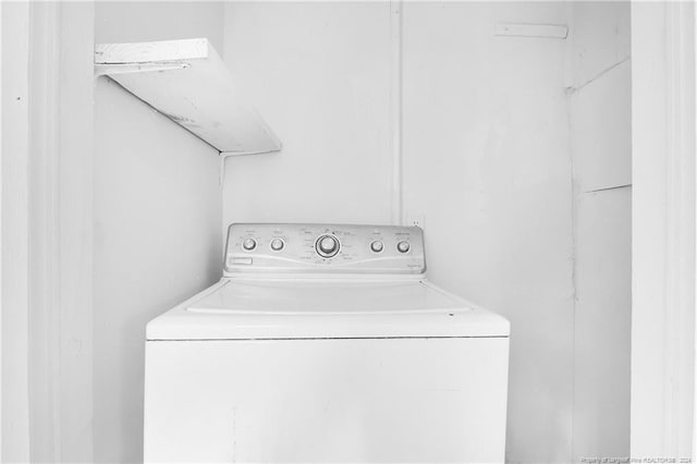 clothes washing area featuring washer / clothes dryer