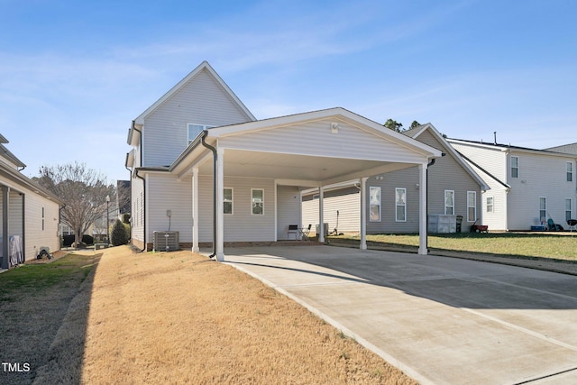 view of front facade featuring a front yard and a carport