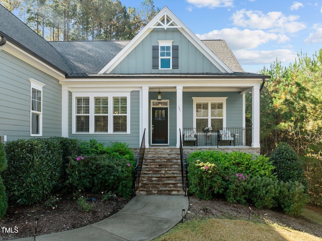 view of front of property featuring covered porch