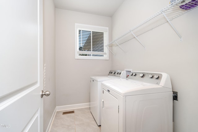 laundry room featuring light tile patterned floors and independent washer and dryer