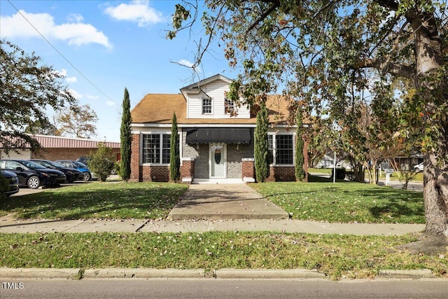 view of front of house with a front lawn