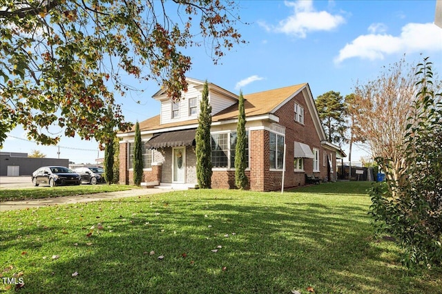 view of front of home with a front yard