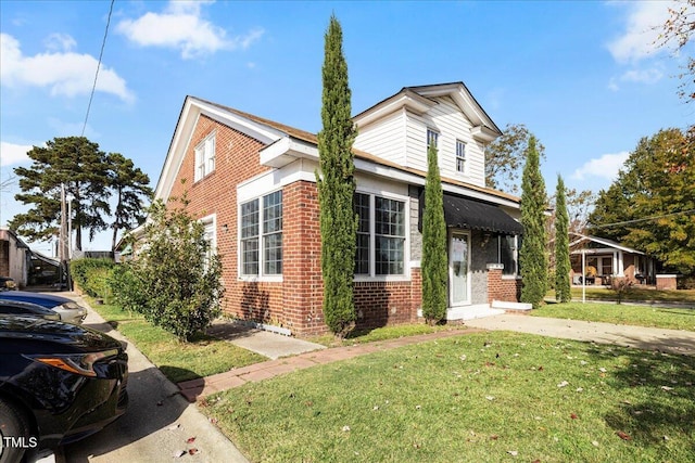 view of property featuring a front lawn