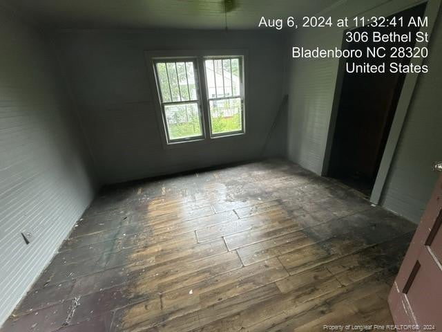 unfurnished room with dark hardwood / wood-style floors