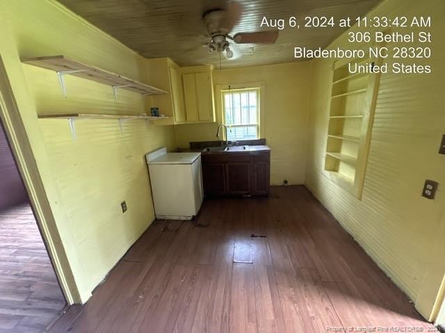 clothes washing area with ceiling fan, dark hardwood / wood-style floors, and washer / dryer