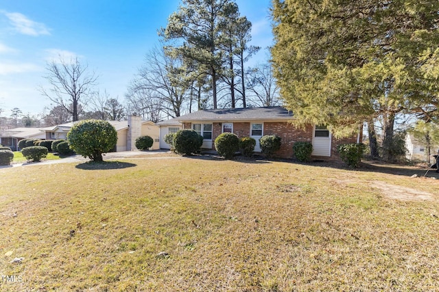 ranch-style house featuring a front yard