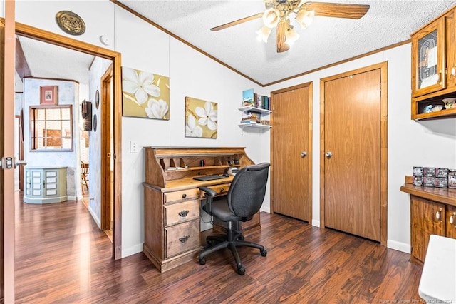 office area with a textured ceiling, dark hardwood / wood-style floors, and vaulted ceiling